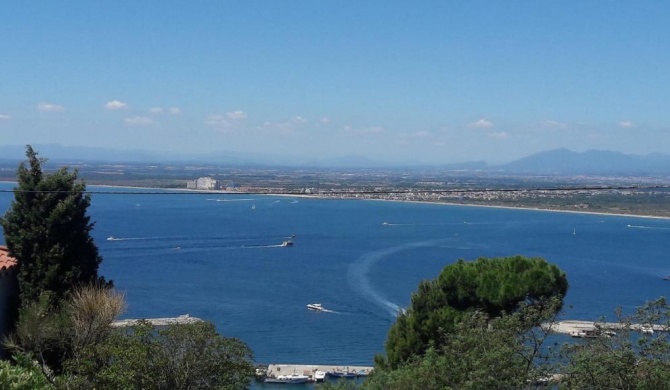 Apartamento con terraza y vistas al mar