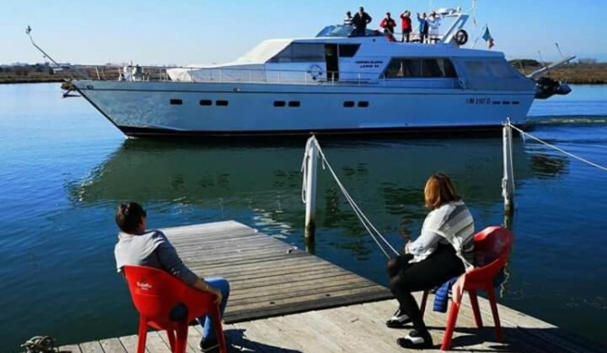 BATEAU Marina de Roses