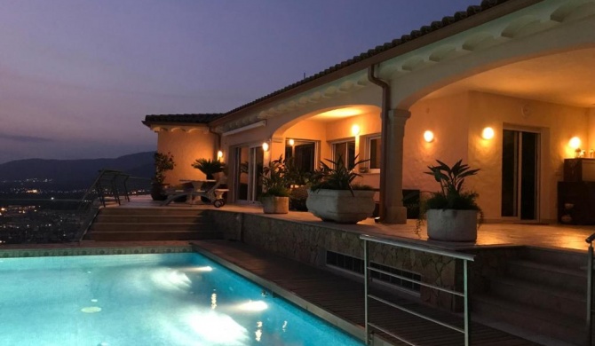 Villa Victoria, with breathtaking panoramic views