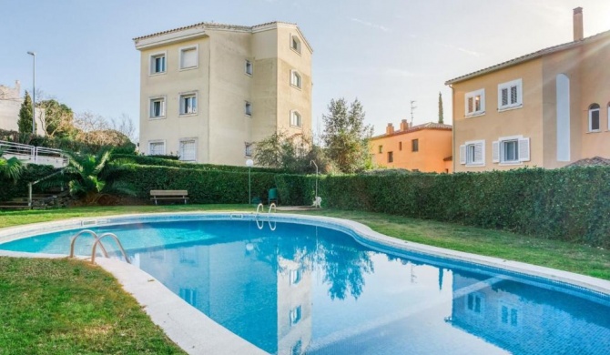 Nice apartment in S Agar with pool