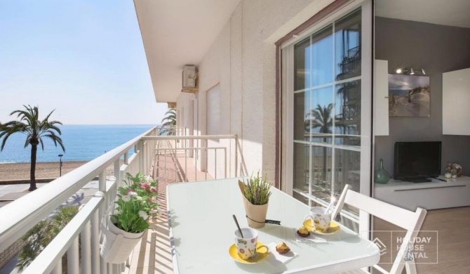 S12 · BEACH FRONT APARTMENT --FREE WIFI-