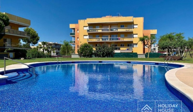 S25 beautiful apartment + pool. near the beach