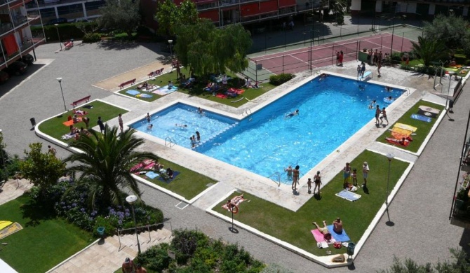 Oasis Close Barcelona Pool Tennis Beach