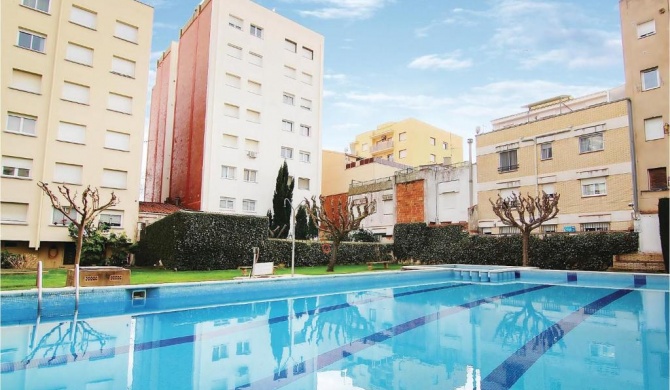 Amazing apartment in Pineda de Mar with 4 Bedrooms and Outdoor swimming pool