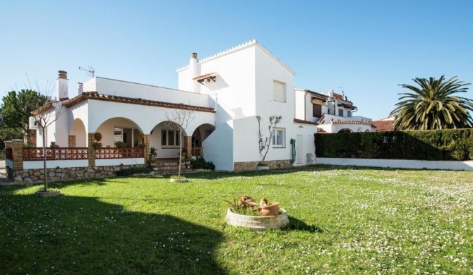 Beautiful Holiday Home near Beach in Catalonia