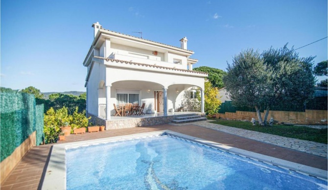 Awesome home in Santa Cristina d'Aro with Outdoor swimming pool and 4 Bedrooms