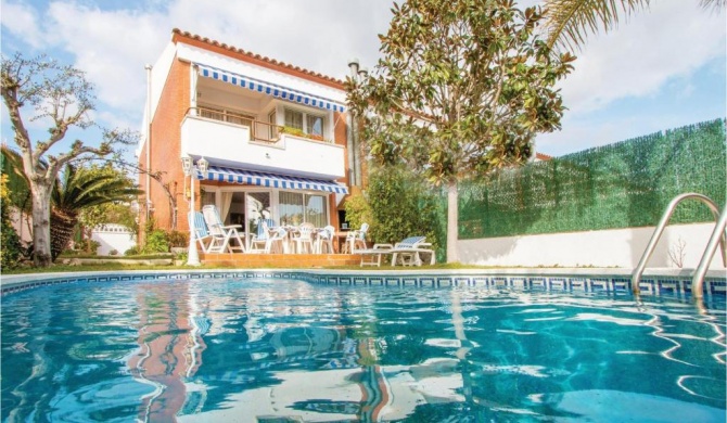 Stunning home in Santa Susanna with 4 Bedrooms, WiFi and Swimming pool