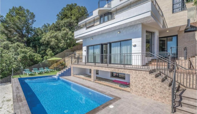Beautiful home in Santa Susanna with 4 Bedrooms, WiFi and Outdoor swimming pool