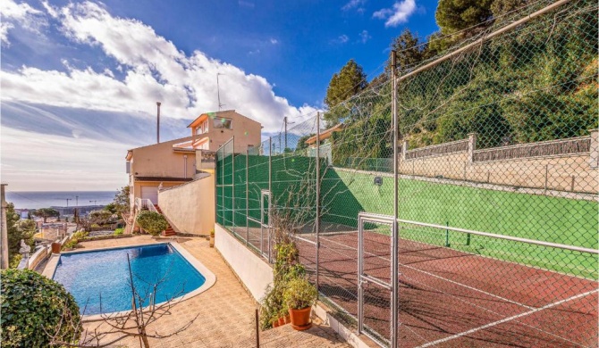 Beautiful home in Santa Susanna with 5 Bedrooms, WiFi and Outdoor swimming pool