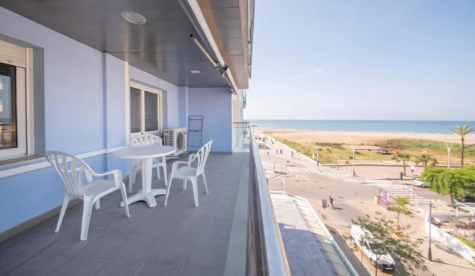 R107 Beachfront Apartment in Calafell