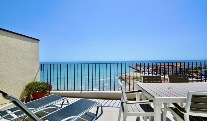 MARINA stunning duplex with views over the beach