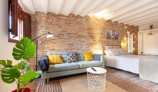 Loft in Historic Center of Tarragona Santa Anna St by Batuecas