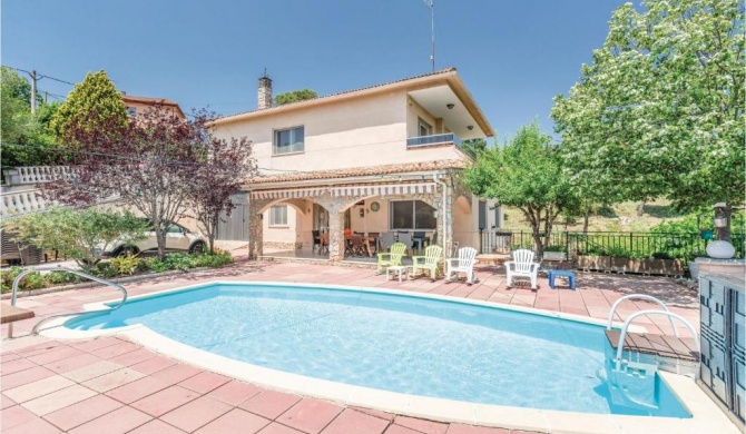 Beautiful home in Tordera with Jacuzzi, WiFi and Outdoor swimming pool