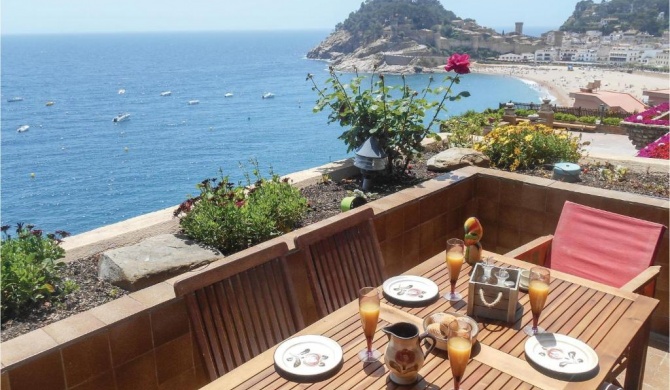 Stunning apartment in Tossa de Mar with 3 Bedrooms, WiFi and Outdoor swimming pool