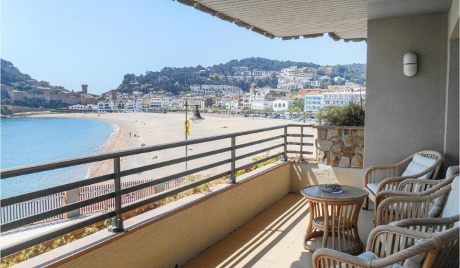 Nice apartment in Tossa de Mar with 4 Bedrooms and WiFi