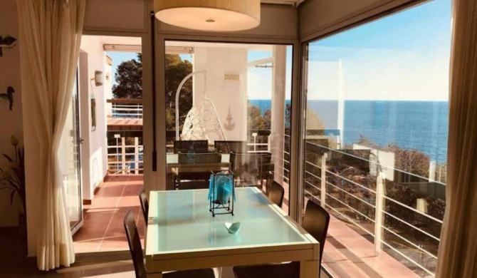 Apartamento Cala Salionç Playa frente a la playa y encima del Mar