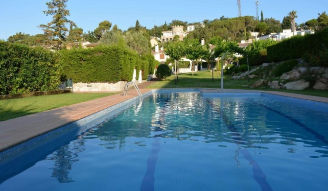 Casas Blanca 19 con piscina en playa Santa María de Llorell Tossa de Mar