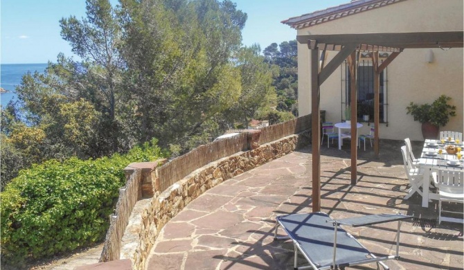 Stunning home in Tossa de Mar with 3 Bedrooms and WiFi