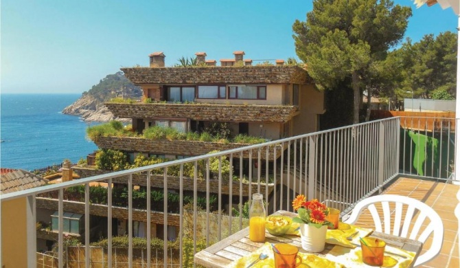 Stunning apartment in Tossa de Mar with 2 Bedrooms