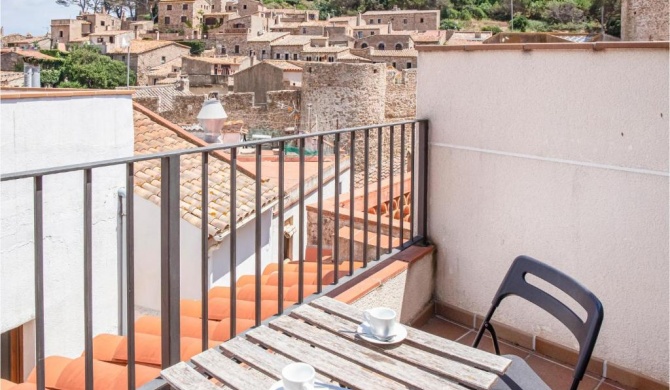 Awesome apartment in Tossa de Mar, Girona with 3 Bedrooms and WiFi