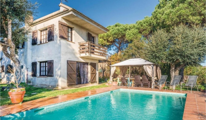 Beautiful home in Vidreres with 5 Bedrooms, WiFi and Swimming pool