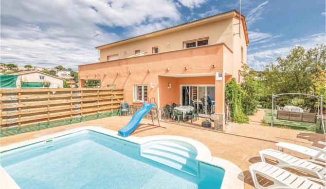 Beautiful home in Vidreres with 3 Bedrooms, WiFi and Outdoor swimming pool