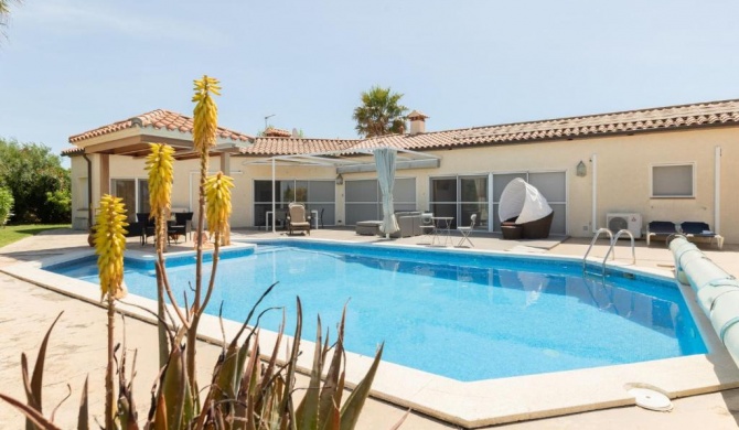 Delux Villa in Vilacolum with Swimming Pool