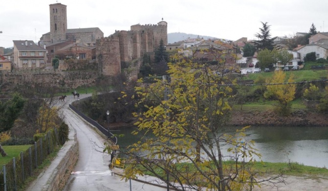 Puente viejo de Buitrago casa roble